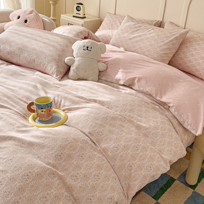 91家纺网 家纺一手货源 找家纺 金丝鸟家纺 2026新款全棉纯棉斜纹特价款四件套 浅茶春樱 粉