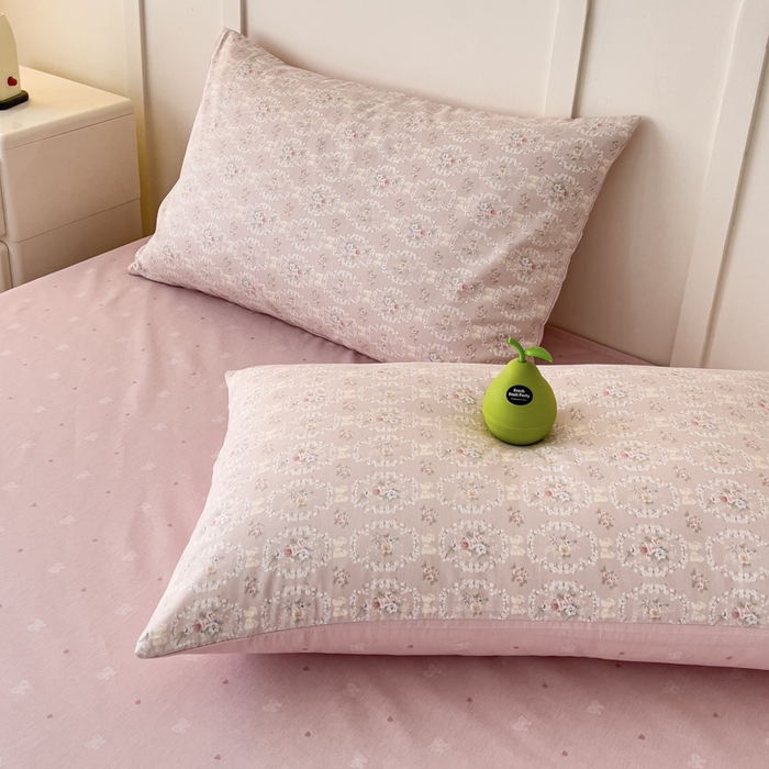 91家纺网 家纺一手货源 找家纺 金丝鸟家纺 2026新款全棉纯棉斜纹特价款四件套 浅茶春樱 粉