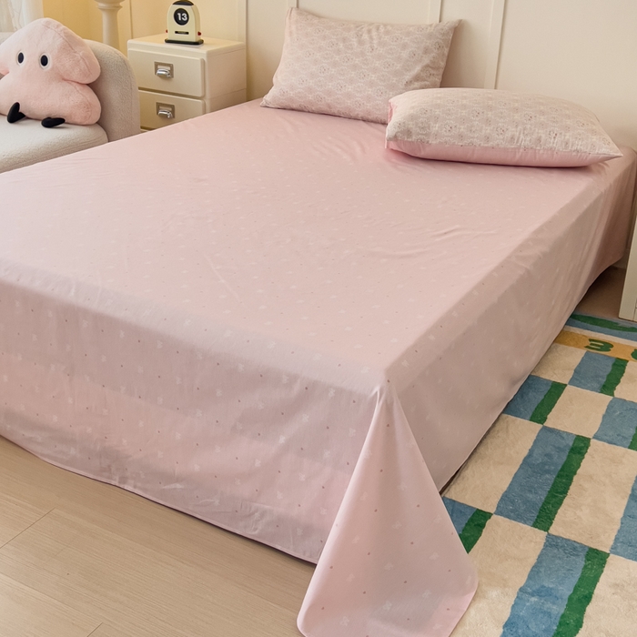 91家纺网 家纺一手货源 找家纺 金丝鸟家纺 2026新款全棉纯棉斜纹特价款四件套 浅茶春樱 粉