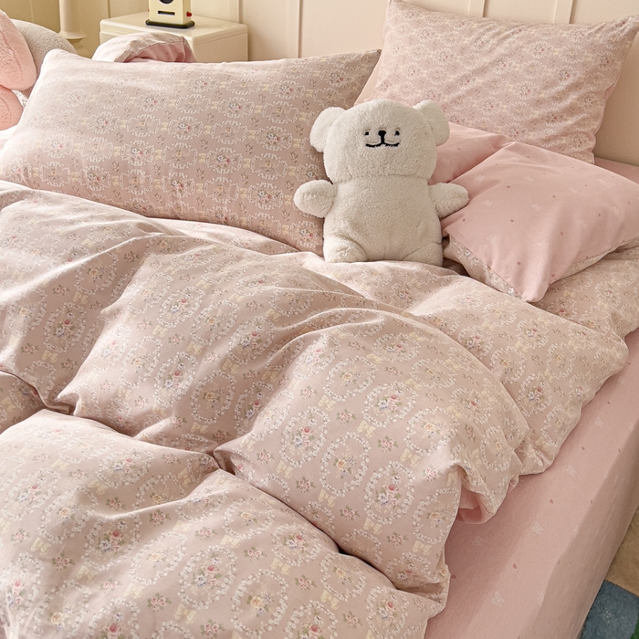 91家纺网 家纺一手货源 找家纺 金丝鸟家纺 2026新款全棉纯棉斜纹特价款四件套 浅茶春樱 粉