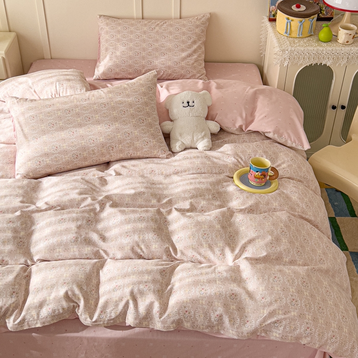 91家纺网 家纺一手货源 找家纺 金丝鸟家纺 2026新款全棉纯棉斜纹特价款四件套 浅茶春樱 粉