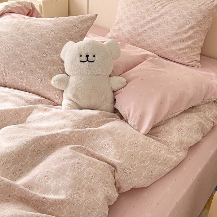 91家纺网 家纺一手货源 找家纺 金丝鸟家纺 2026新款全棉纯棉斜纹特价款四件套 浅茶春樱 粉