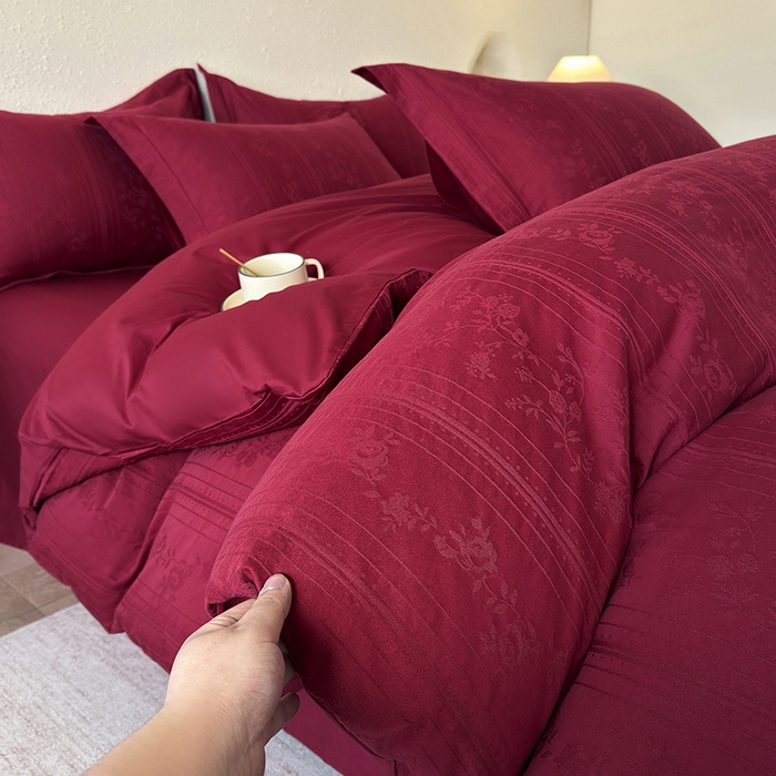91家纺网 家纺一手货源 找家纺 宜家坊 2026新款全棉60S长绒棉立体厚织提花四件套及单品 沁香-大红