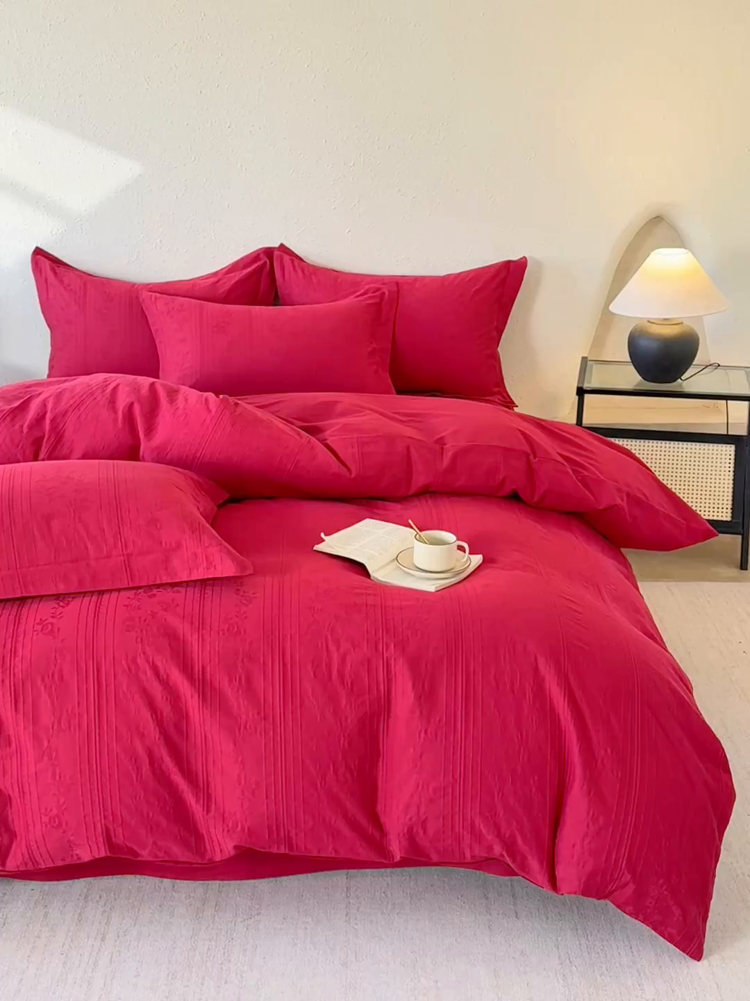 91家纺网 家纺一手货源 找家纺 宜家坊 2026新款全棉60S长绒棉立体厚织提花四件套及单品 沁香-大红