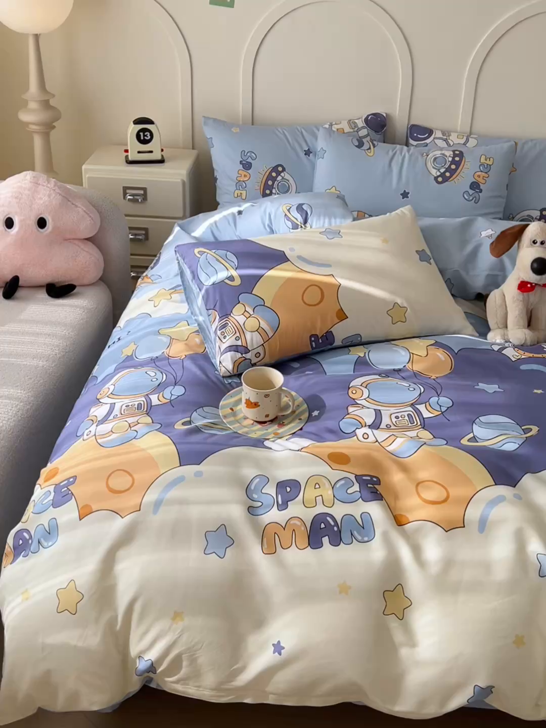 91家纺网 家纺一手货源 找家纺 金丝鸟家纺 2026新款全棉纯棉斜纹特价款四件套 太空梦乐园