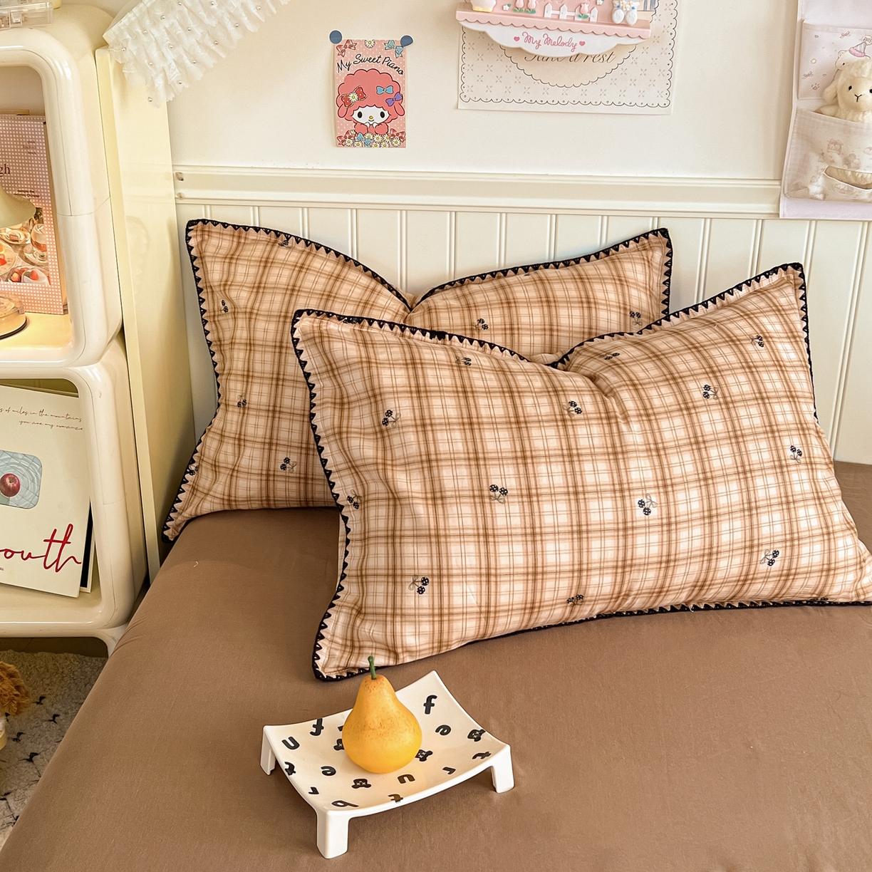 91家纺网 家纺一手货源 找家纺 金丝鸟家纺 2026新款全棉纯棉双层纱贝壳边款四件套 焦糖樱桃 桔