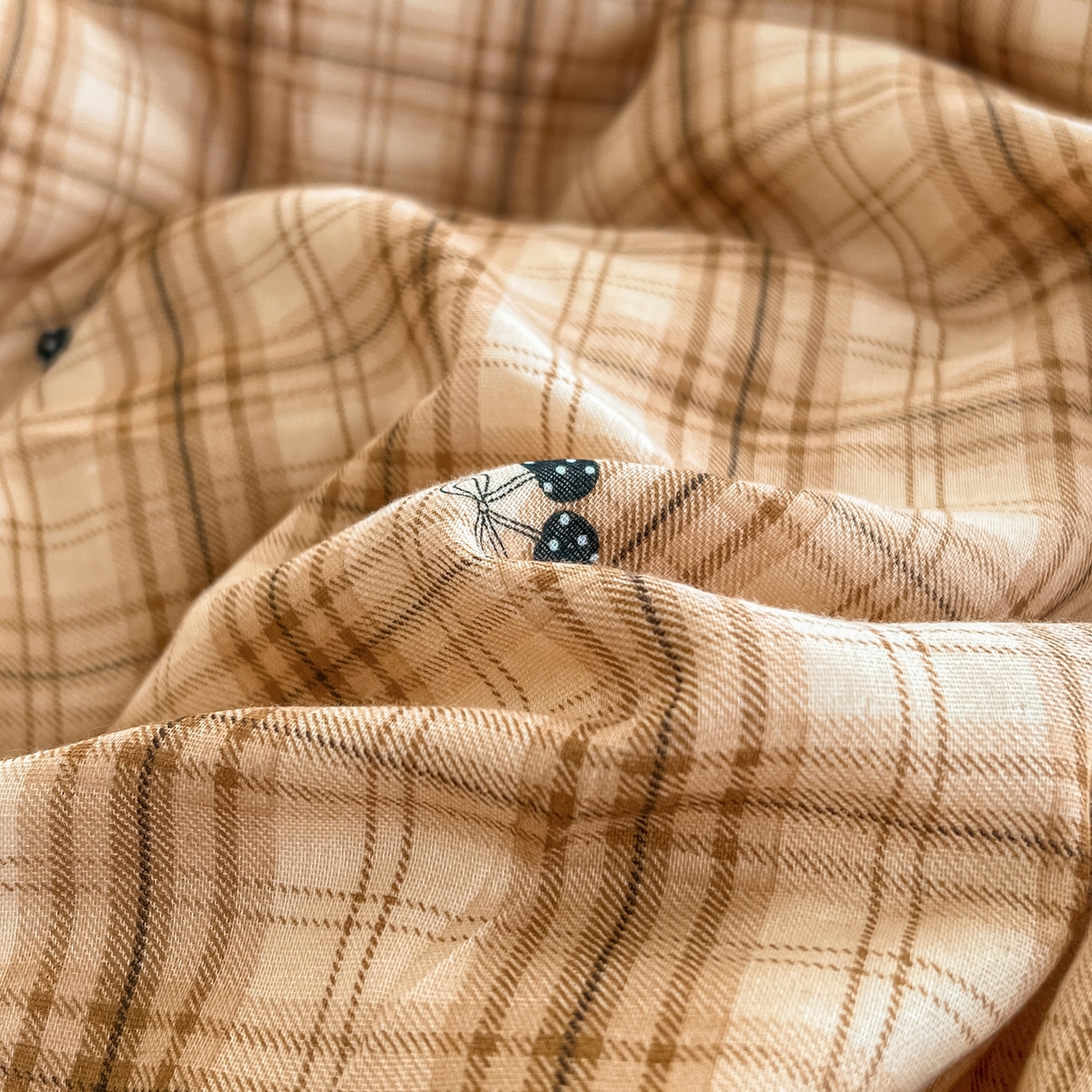 91家纺网 家纺一手货源 找家纺 金丝鸟家纺 2026新款全棉纯棉双层纱贝壳边款四件套 焦糖樱桃 桔