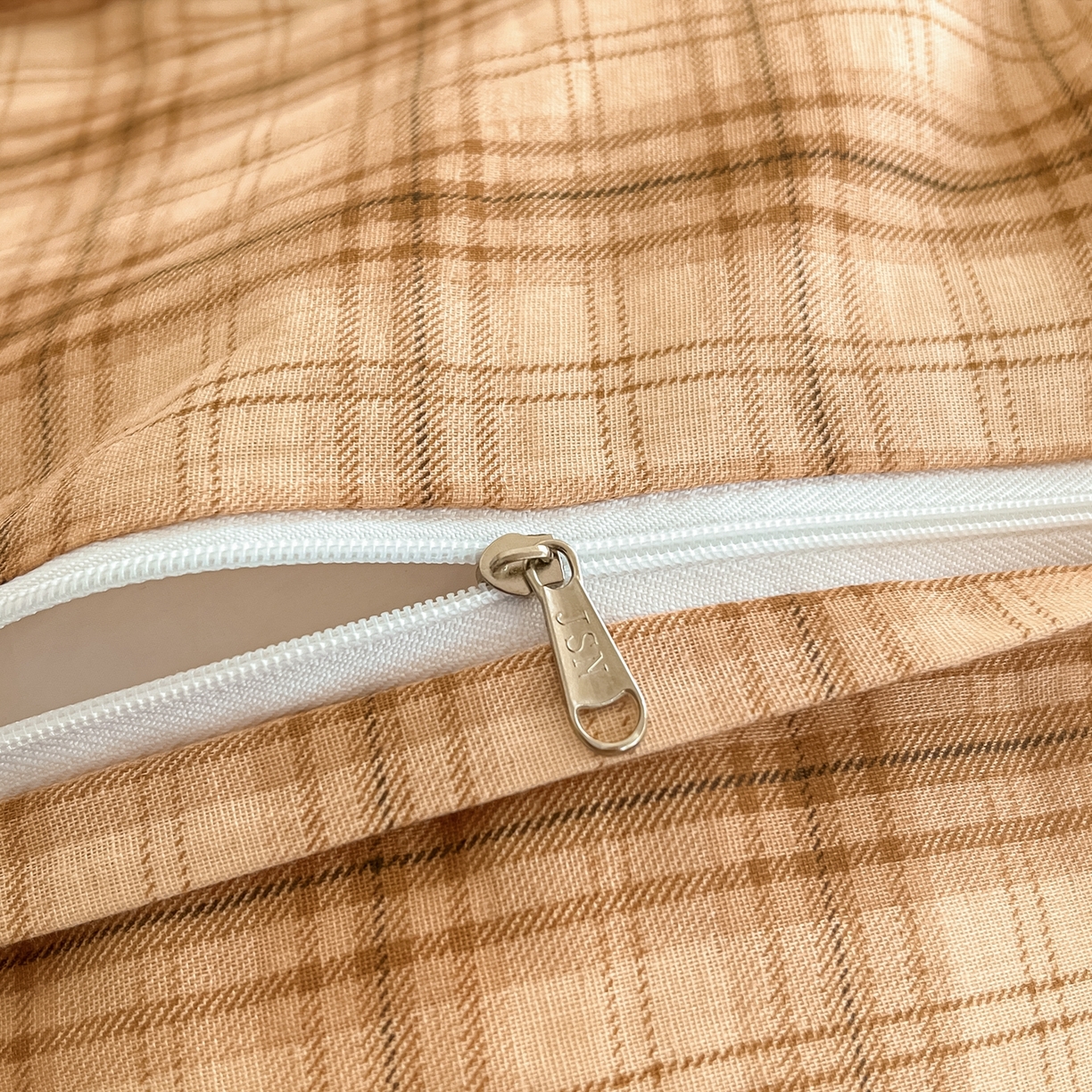 91家纺网 家纺一手货源 找家纺 金丝鸟家纺 2026新款全棉纯棉双层纱贝壳边款四件套 焦糖樱桃 桔