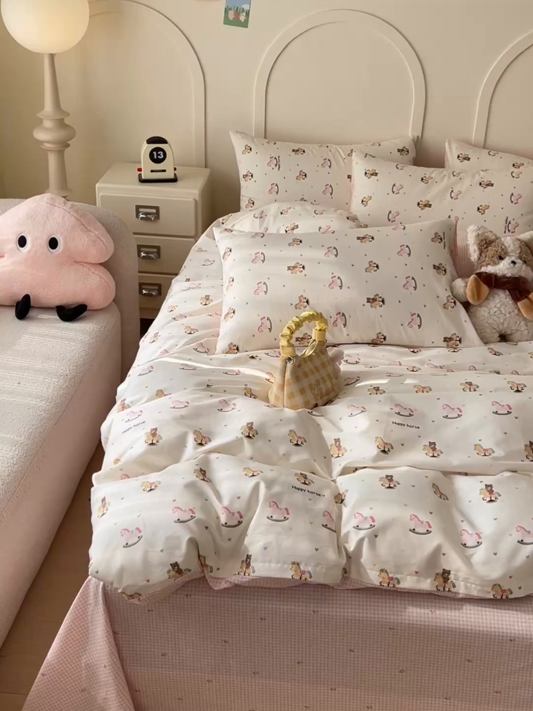 91家纺网 家纺一手货源 找家纺 金丝鸟家纺 2026新款全棉纯棉斜纹特价款四件套 跳跳马