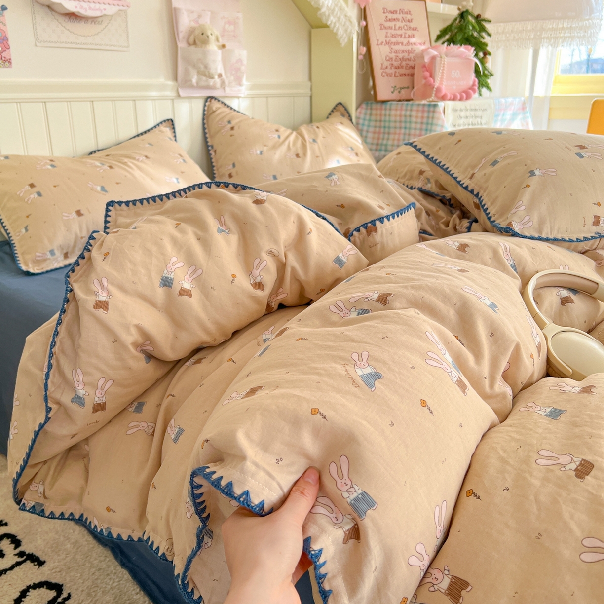 91家纺网 家纺一手货源 找家纺 金丝鸟家纺 2026新款全棉纯棉双层纱贝壳边款四件套 罗马兔兔