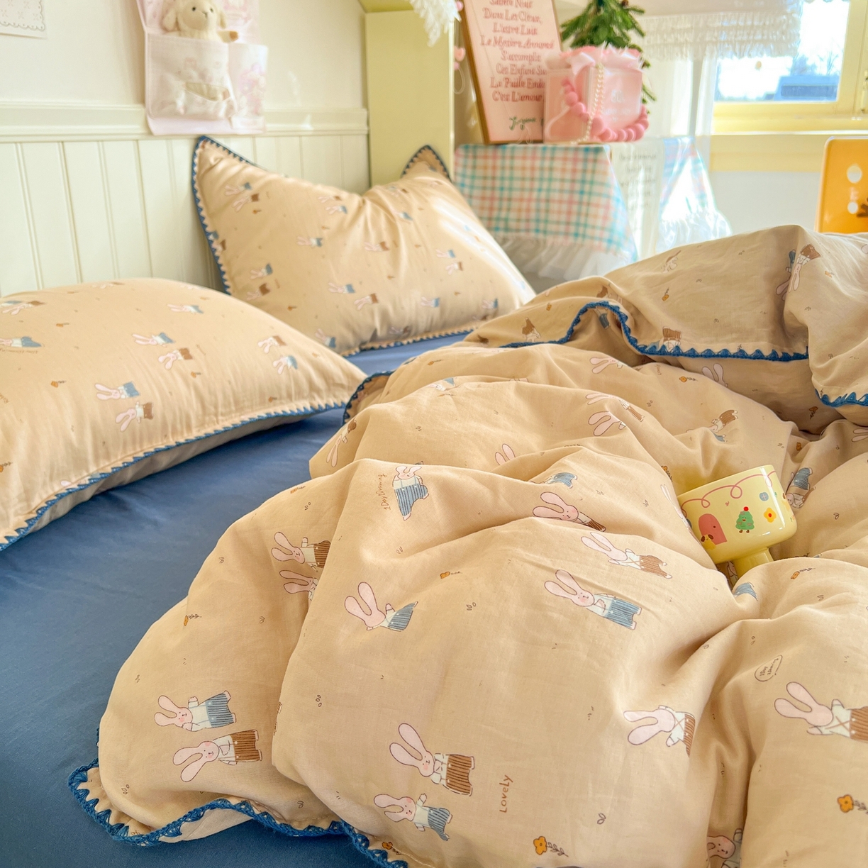 91家纺网 家纺一手货源 找家纺 金丝鸟家纺 2026新款全棉纯棉双层纱贝壳边款四件套 罗马兔兔