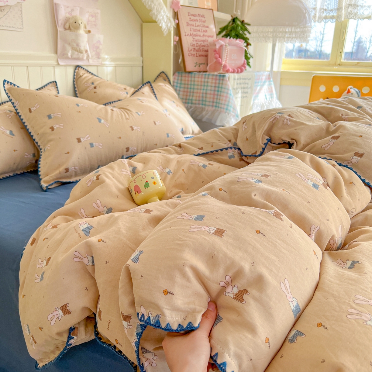 91家纺网 家纺一手货源 找家纺 金丝鸟家纺 2026新款全棉纯棉双层纱贝壳边款四件套 罗马兔兔