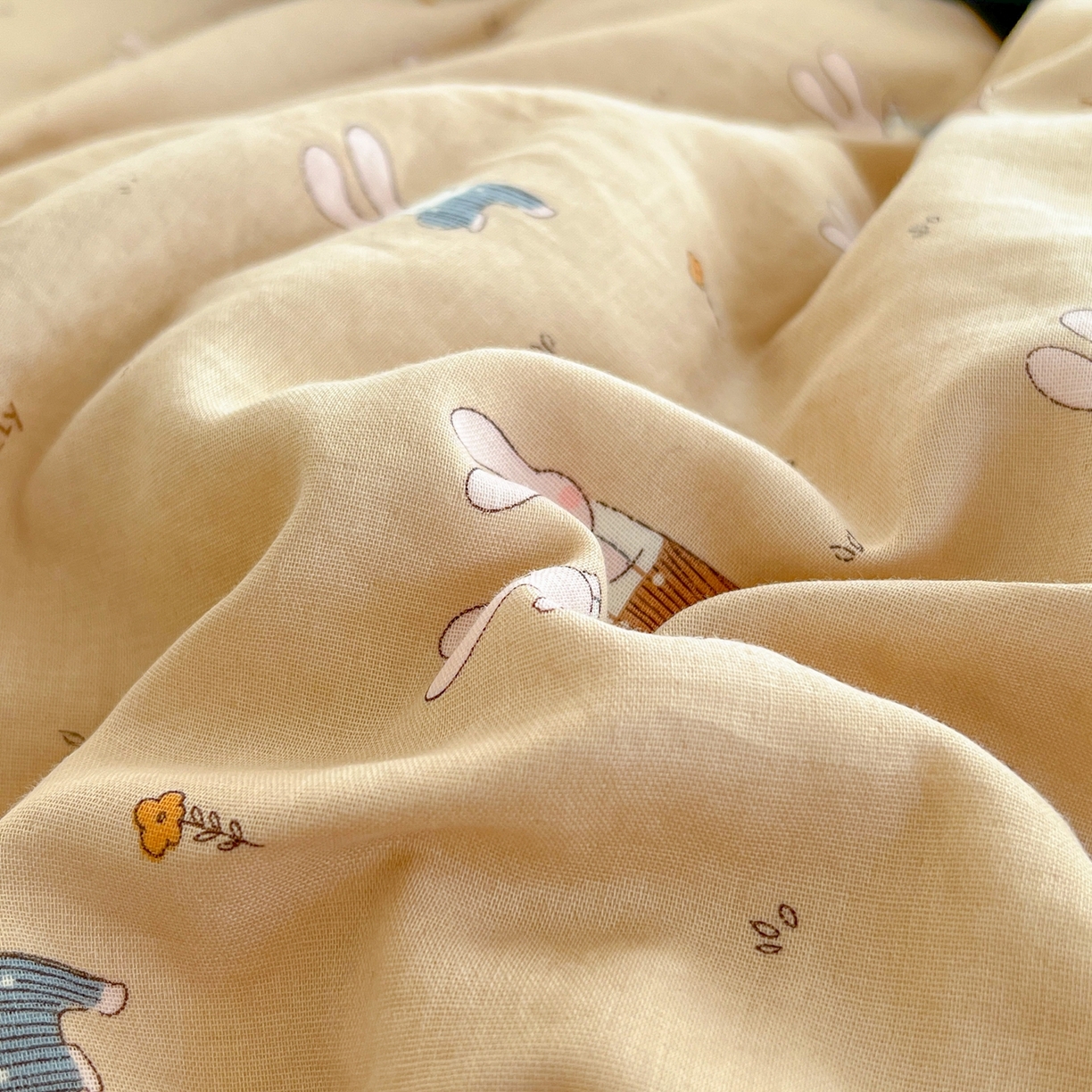 91家纺网 家纺一手货源 找家纺 金丝鸟家纺 2026新款全棉纯棉双层纱贝壳边款四件套 罗马兔兔