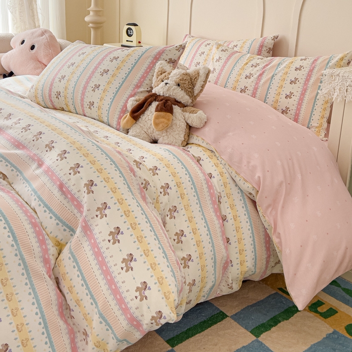 91家纺网 家纺一手货源 找家纺 金丝鸟家纺 2026新款全棉纯棉斜纹特价款四件套 星轨小木马