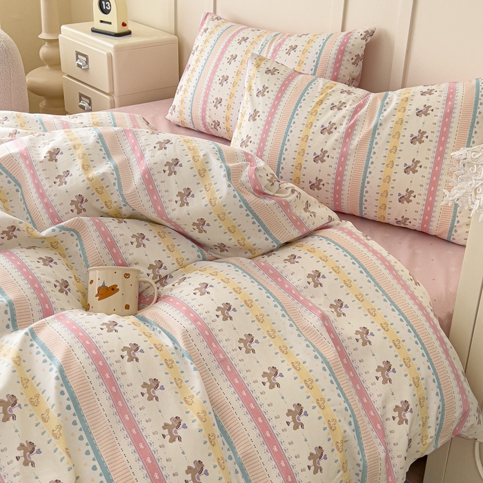 91家纺网 家纺一手货源 找家纺 金丝鸟家纺 2026新款全棉纯棉斜纹特价款四件套 星轨小木马