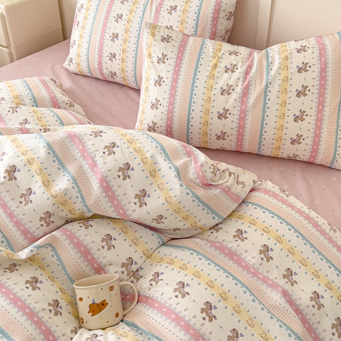 91家纺网 家纺一手货源 找家纺 金丝鸟家纺 2026新款全棉纯棉斜纹特价款四件套 星轨小木马