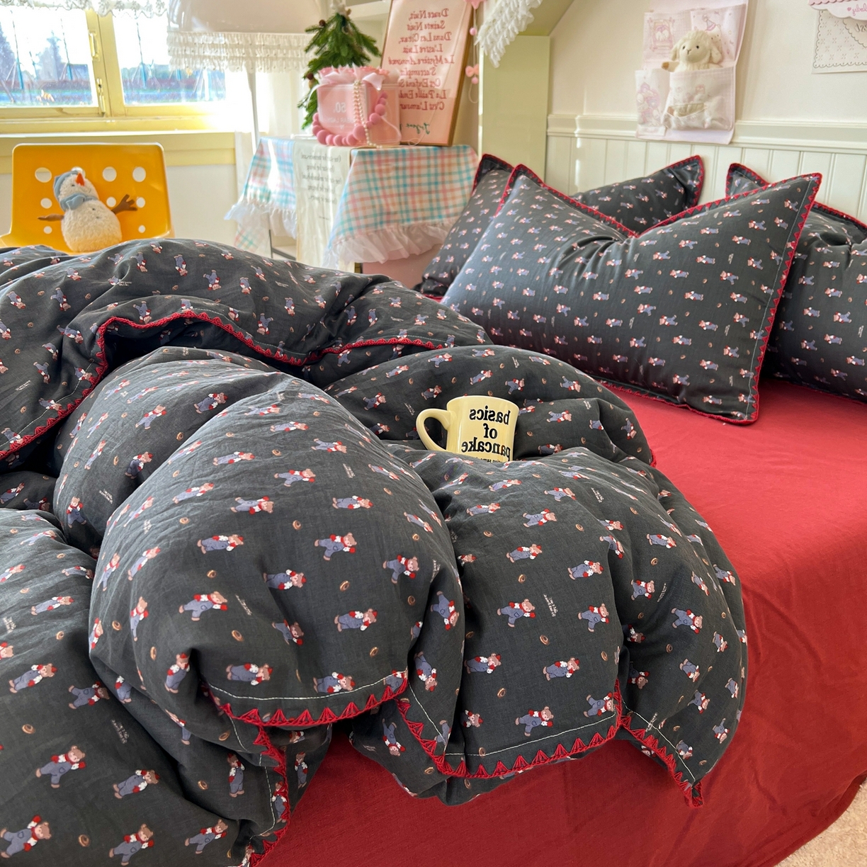 91家纺网 家纺一手货源 找家纺 金丝鸟家纺 2026新款全棉纯棉双层纱贝壳边款四件套 麦田熊熊 灰