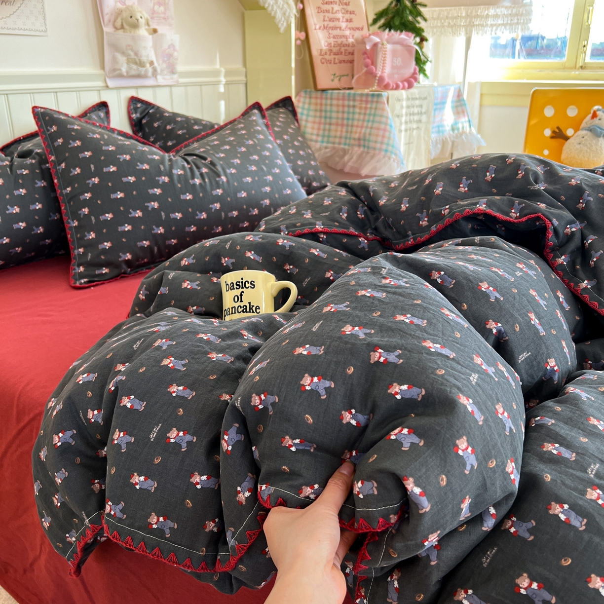 91家纺网 家纺一手货源 找家纺 金丝鸟家纺 2026新款全棉纯棉双层纱贝壳边款四件套 麦田熊熊 灰