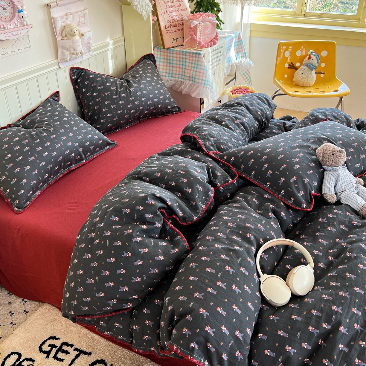 91家纺网 家纺一手货源 找家纺 金丝鸟家纺 2026新款全棉纯棉双层纱贝壳边款四件套 麦田熊熊 灰