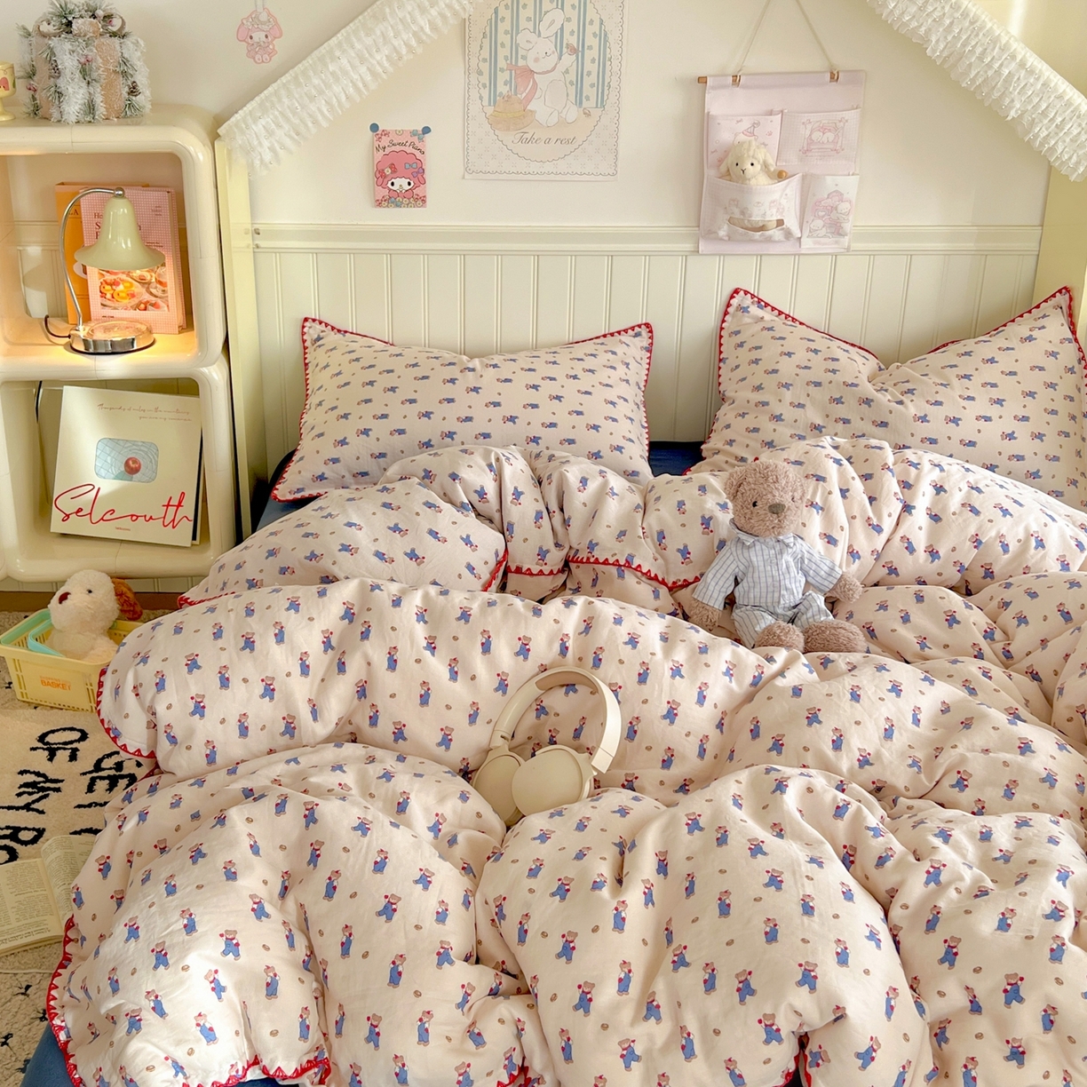 91家纺网 家纺一手货源 找家纺 金丝鸟家纺 2026新款全棉纯棉双层纱贝壳边款四件套 麦田熊熊 米