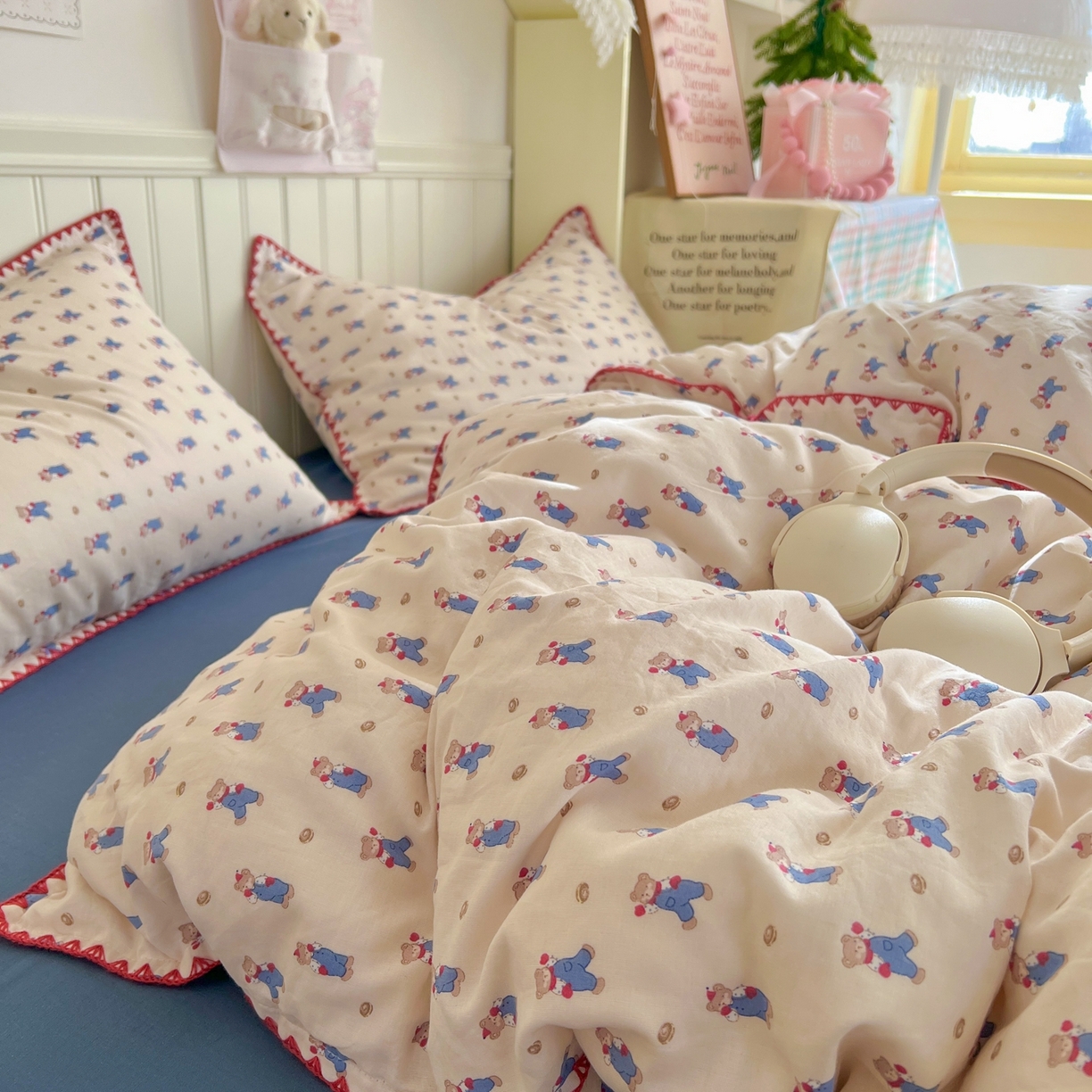 91家纺网 家纺一手货源 找家纺 金丝鸟家纺 2026新款全棉纯棉双层纱贝壳边款四件套 麦田熊熊 米