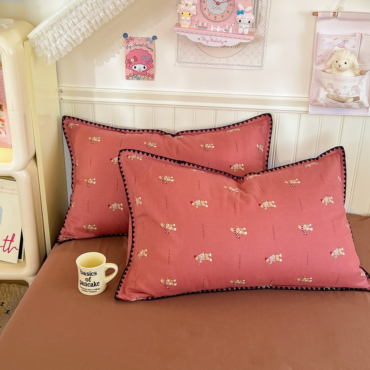 91家纺网 家纺一手货源 找家纺 金丝鸟家纺 2026新款全棉纯棉双层纱贝壳边款四件套 面包熊熊 红