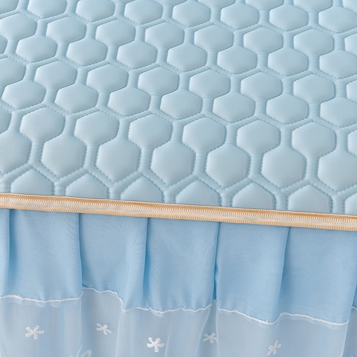 91家纺网 家纺一手货源 找家纺 畅畅家纺 2026新夏季款凉感丝乳胶床裙凉席两件套三件套唯美系列 唯美-天蓝