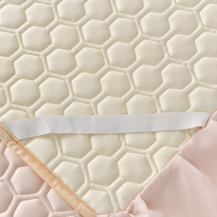 91家纺网 家纺一手货源 找家纺 畅畅家纺 2026新夏季款凉感丝乳胶床裙凉席两件套三件套唯美系列 唯美-淡雅粉