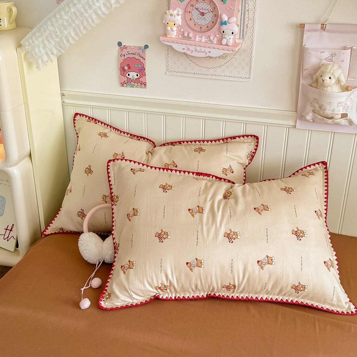 91家纺网 家纺一手货源 找家纺 金丝鸟家纺 2026新款全棉纯棉双层纱贝壳边款四件套 面包熊熊 咖