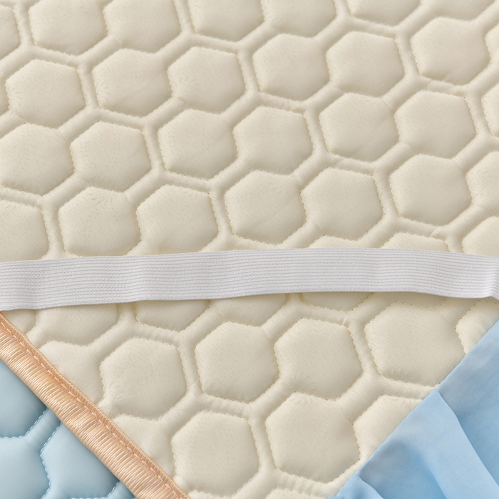 91家纺网 家纺一手货源 找家纺 畅畅家纺 2026新款凉感丝纯色双层边乳胶床裙凉席两件套三件套足球花系列 足球花-天蓝