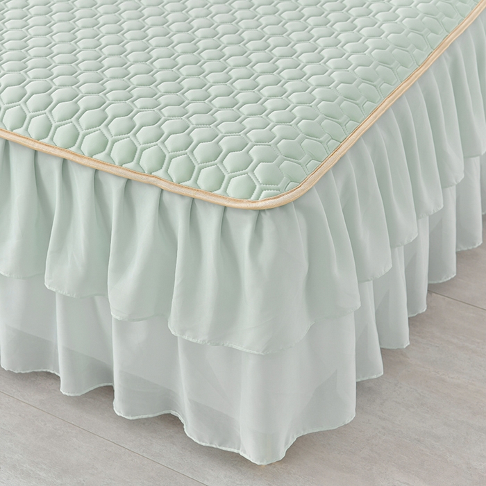 91家纺网 家纺一手货源 找家纺 畅畅家纺 2026新款凉感丝纯色双层边乳胶床裙凉席两件套三件套足球花系列 足球花-清新绿