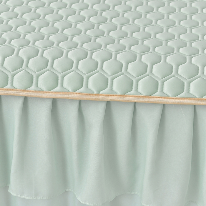 91家纺网 家纺一手货源 找家纺 畅畅家纺 2026新款凉感丝纯色双层边乳胶床裙凉席两件套三件套足球花系列 足球花-清新绿