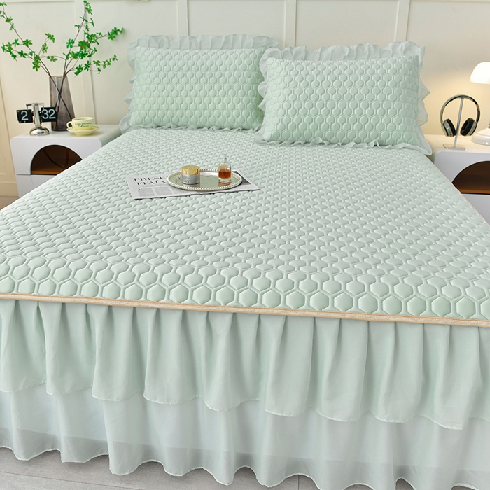 91家纺网 家纺一手货源 找家纺 畅畅家纺 2026新款凉感丝纯色双层边乳胶床裙凉席两件套三件套足球花系列 足球花-清新绿