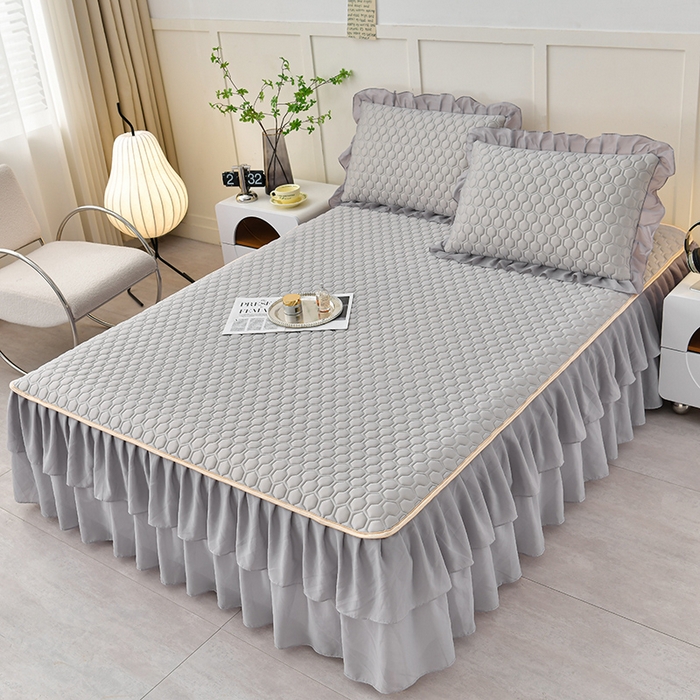 91家纺网 家纺一手货源 找家纺 畅畅家纺 2026新款凉感丝纯色双层边乳胶床裙凉席两件套三件套足球花系列 足球花-陨石灰