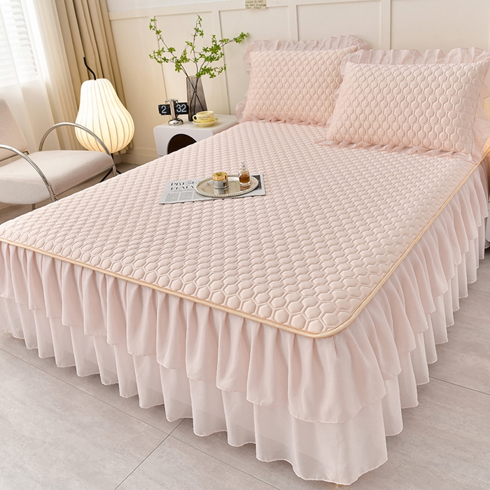 91家纺网 家纺一手货源 找家纺 畅畅家纺 2026新款凉感丝纯色双层边乳胶床裙凉席两件套三件套足球花系列 足球花-香妃粉