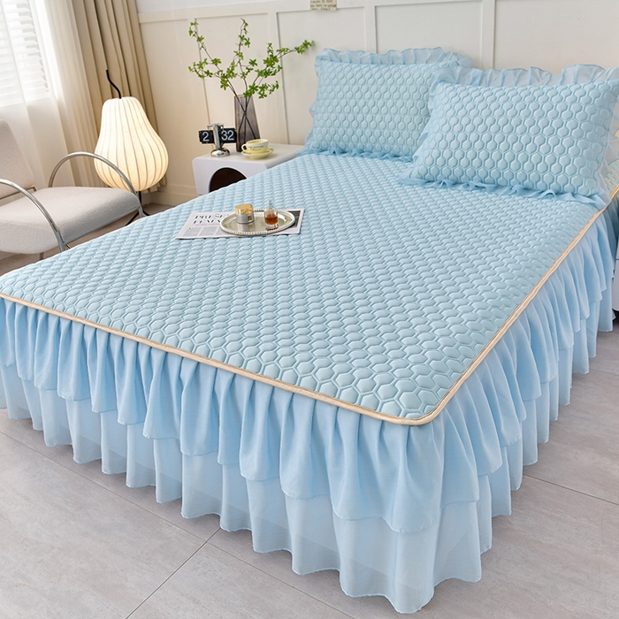 91家纺网 家纺一手货源 找家纺 畅畅家纺 2026新款凉感丝纯色双层边乳胶床裙凉席两件套三件套足球花系列 足球花-天蓝