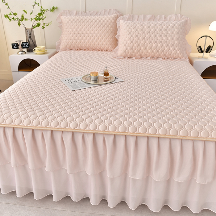 91家纺网 家纺一手货源 找家纺 畅畅家纺 2026新款凉感丝纯色双层边乳胶床裙凉席两件套三件套足球花系列 足球花-香妃粉