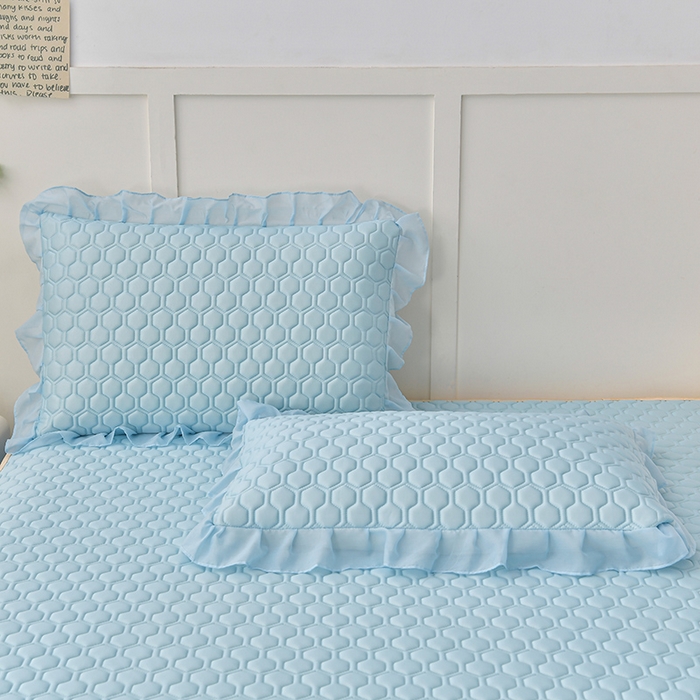 91家纺网 家纺一手货源 找家纺 畅畅家纺 2026新款凉感丝纯色双层边乳胶床裙凉席两件套三件套足球花系列 足球花-天蓝