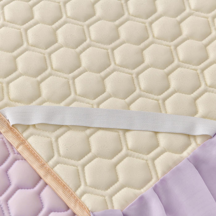 91家纺网 家纺一手货源 找家纺 畅畅家纺 2026新款凉感丝纯色双层边乳胶床裙凉席两件套三件套足球花系列 足球花-魅紫