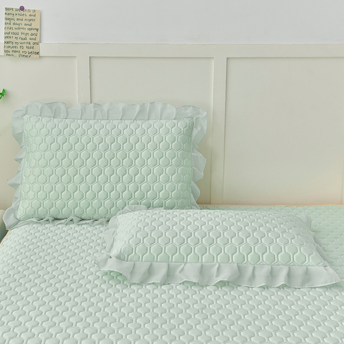 91家纺网 家纺一手货源 找家纺 畅畅家纺 2026新款凉感丝纯色双层边乳胶床裙凉席两件套三件套足球花系列 足球花-清新绿