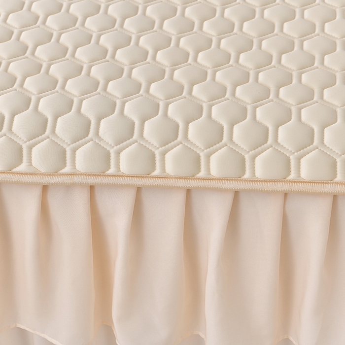 91家纺网 家纺一手货源 找家纺 畅畅家纺 2026新款凉感丝纯色双层边乳胶床裙凉席两件套三件套足球花系列 足球花-米黄