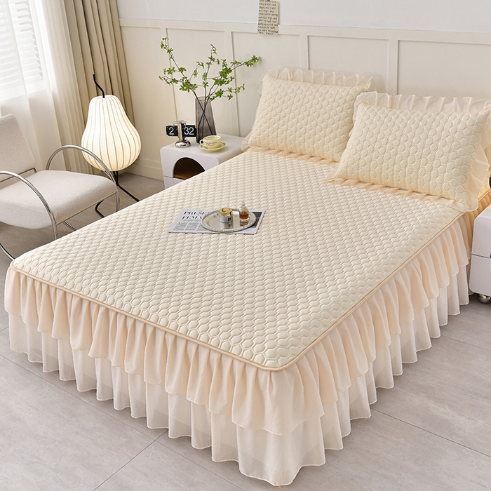 91家纺网 家纺一手货源 找家纺 畅畅家纺 2026新款凉感丝纯色双层边乳胶床裙凉席两件套三件套足球花系列 足球花-米黄