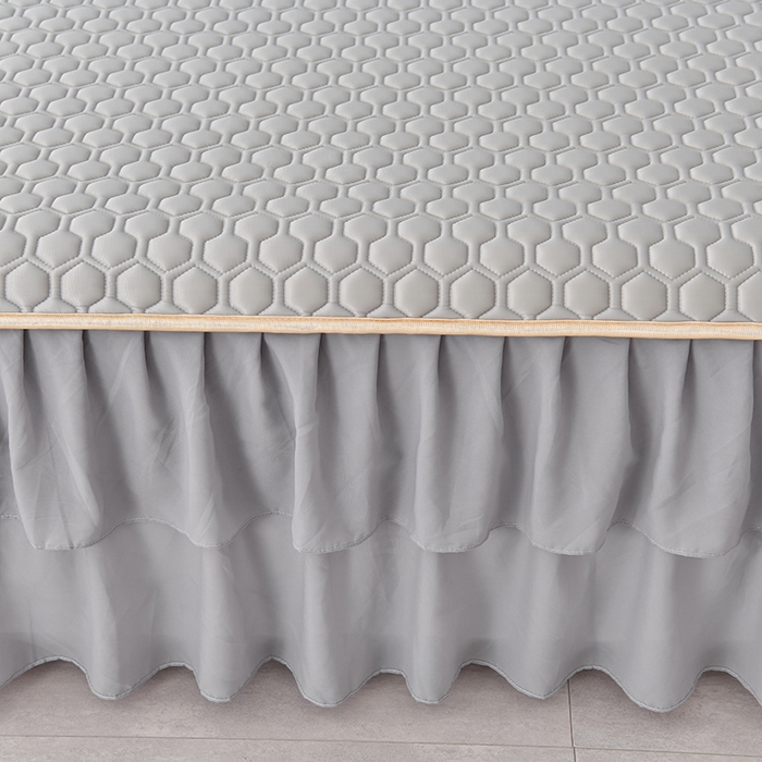 91家纺网 家纺一手货源 找家纺 畅畅家纺 2026新款凉感丝纯色双层边乳胶床裙凉席两件套三件套足球花系列 足球花-陨石灰