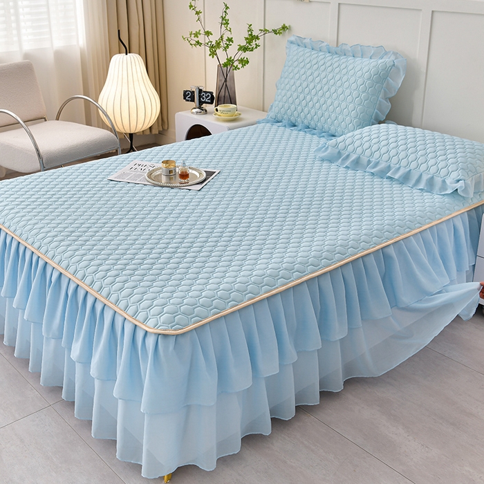 91家纺网 家纺一手货源 找家纺 畅畅家纺 2026新款凉感丝纯色双层边乳胶床裙凉席两件套三件套足球花系列 足球花-天蓝