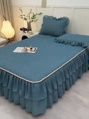 91家纺网 家纺一手货源 找家纺 畅畅家纺 2026新款凉感丝纯色双层边乳胶床裙凉席两件套三件套足球花系列 足球花-天蓝