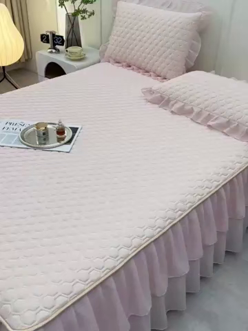 91家纺网 家纺一手货源 找家纺 畅畅家纺 2026新款凉感丝纯色双层边乳胶床裙凉席两件套三件套足球花系列 足球花-香妃粉