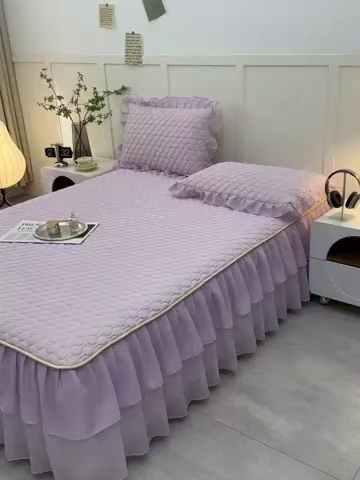 91家纺网 家纺一手货源 找家纺 畅畅家纺 2026新款凉感丝纯色双层边乳胶床裙凉席两件套三件套足球花系列 足球花-魅紫