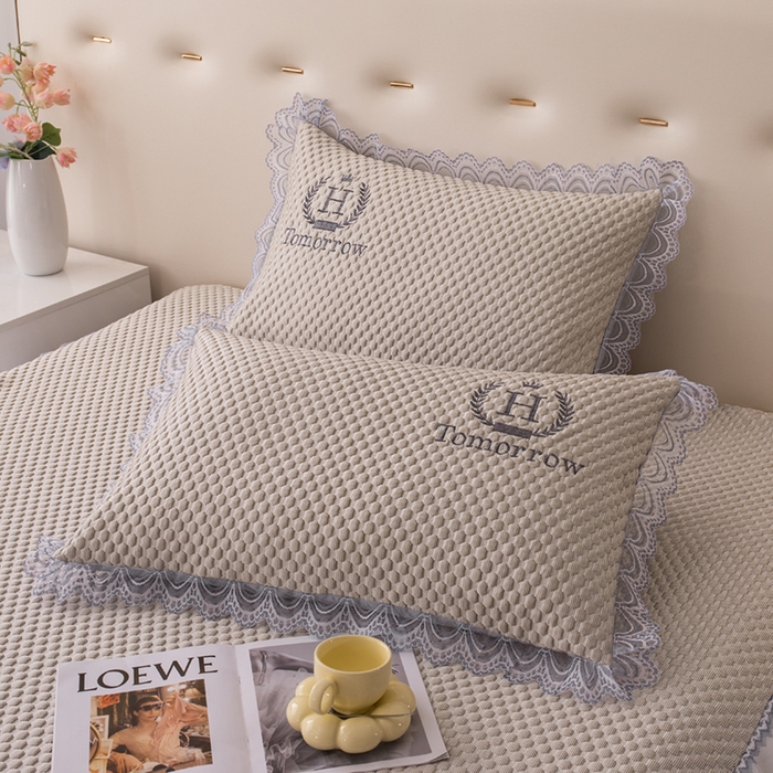 91家纺网 家纺一手货源 找家纺 优姿家纺 2025新款500克冰豆豆床裙凉席三件套 奶油咖