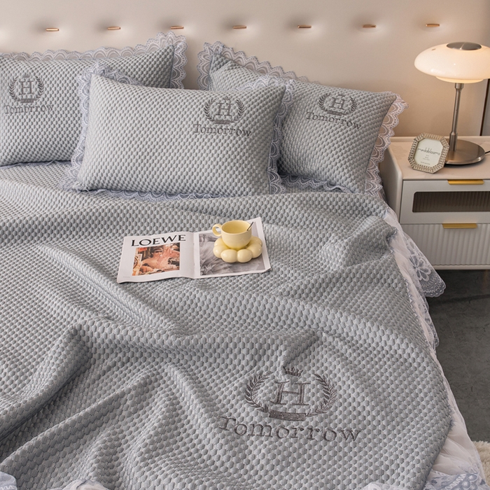 91家纺网 家纺一手货源 找家纺 优姿家纺 2025新款500克冰豆豆床裙凉席三件套 高级灰