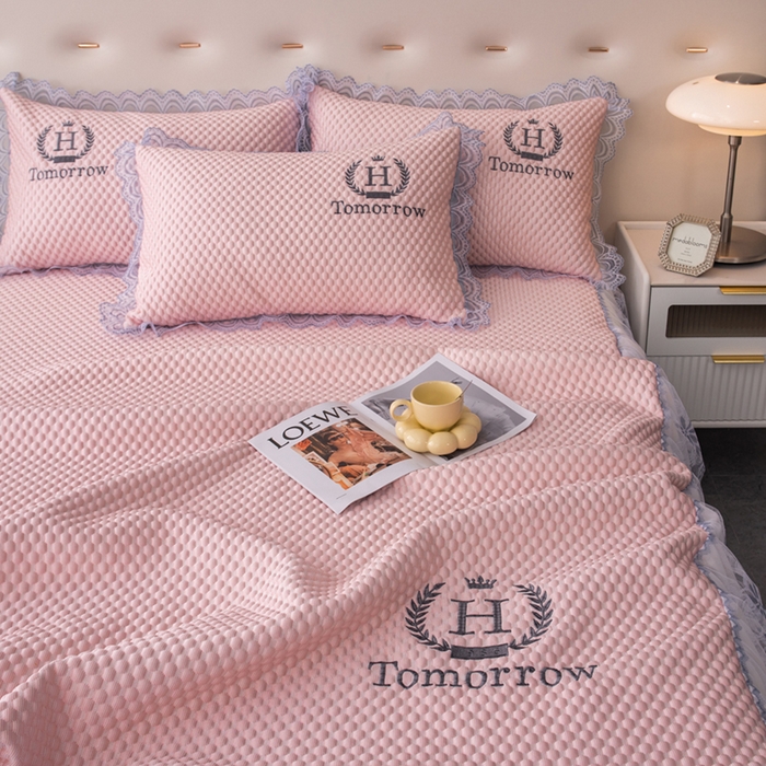 91家纺网 家纺一手货源 找家纺 优姿家纺 2025新款500克冰豆豆床裙凉席三件套 公主粉